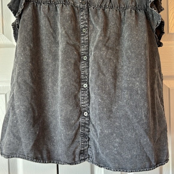 Rails “Ruthie” Ruffle Sleeve Tencel Denim Blouse – Black Acid Wash – Size M - Picture 7 of 15